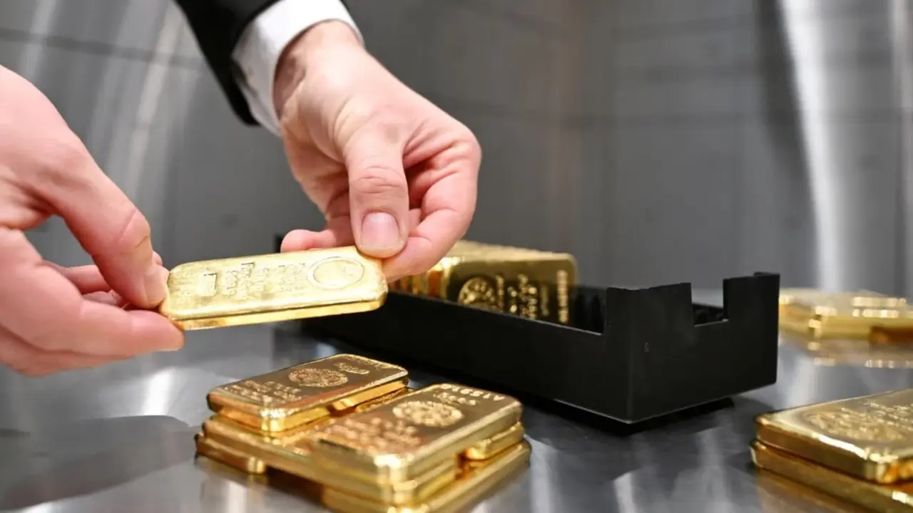 استقرار أسعار الذهب عالمياً مع تراجع الدولار وتحقيق الين قفزة لافتة